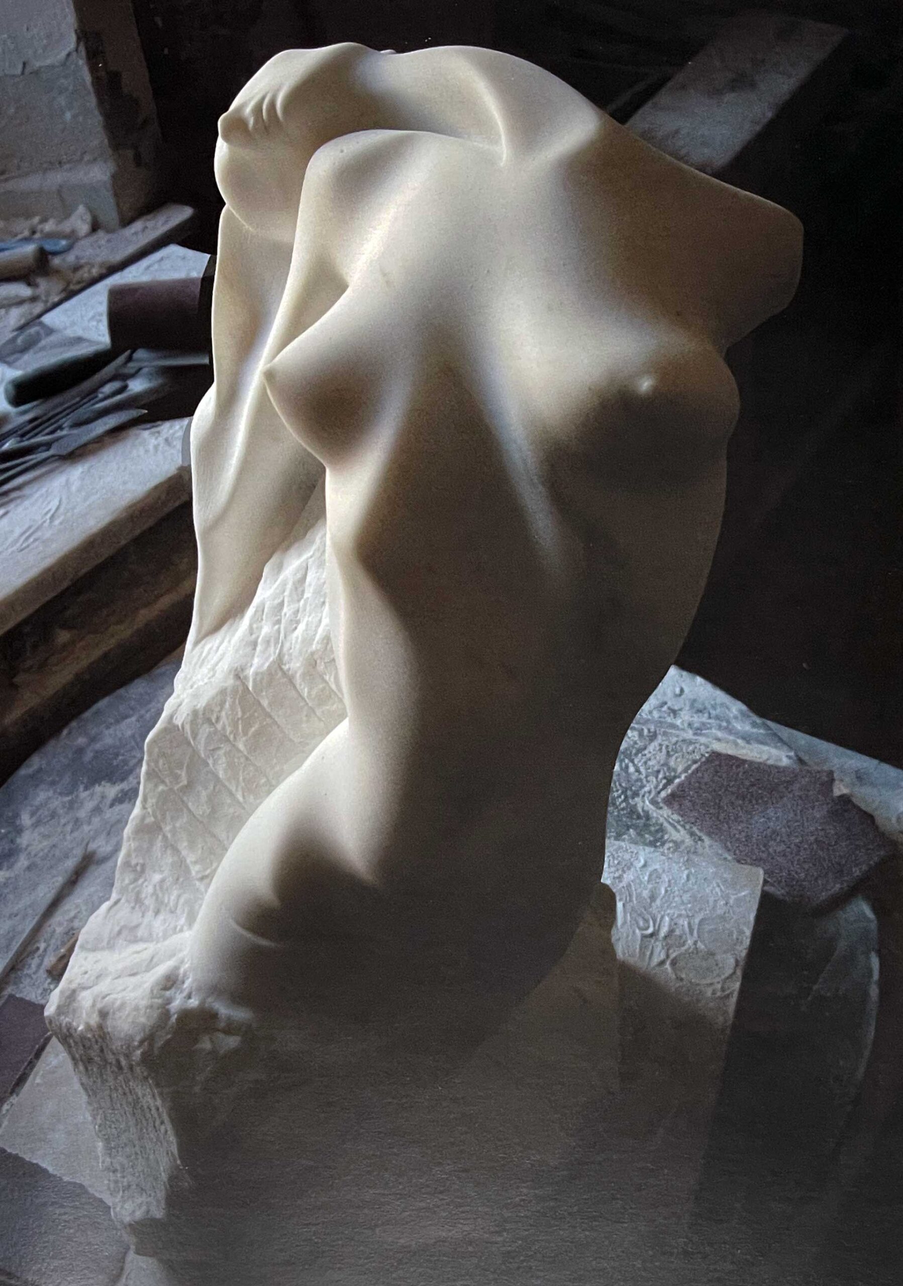 Mario da Corgeno scultura marmo mostra d'arte cosmo d'amore Azzate